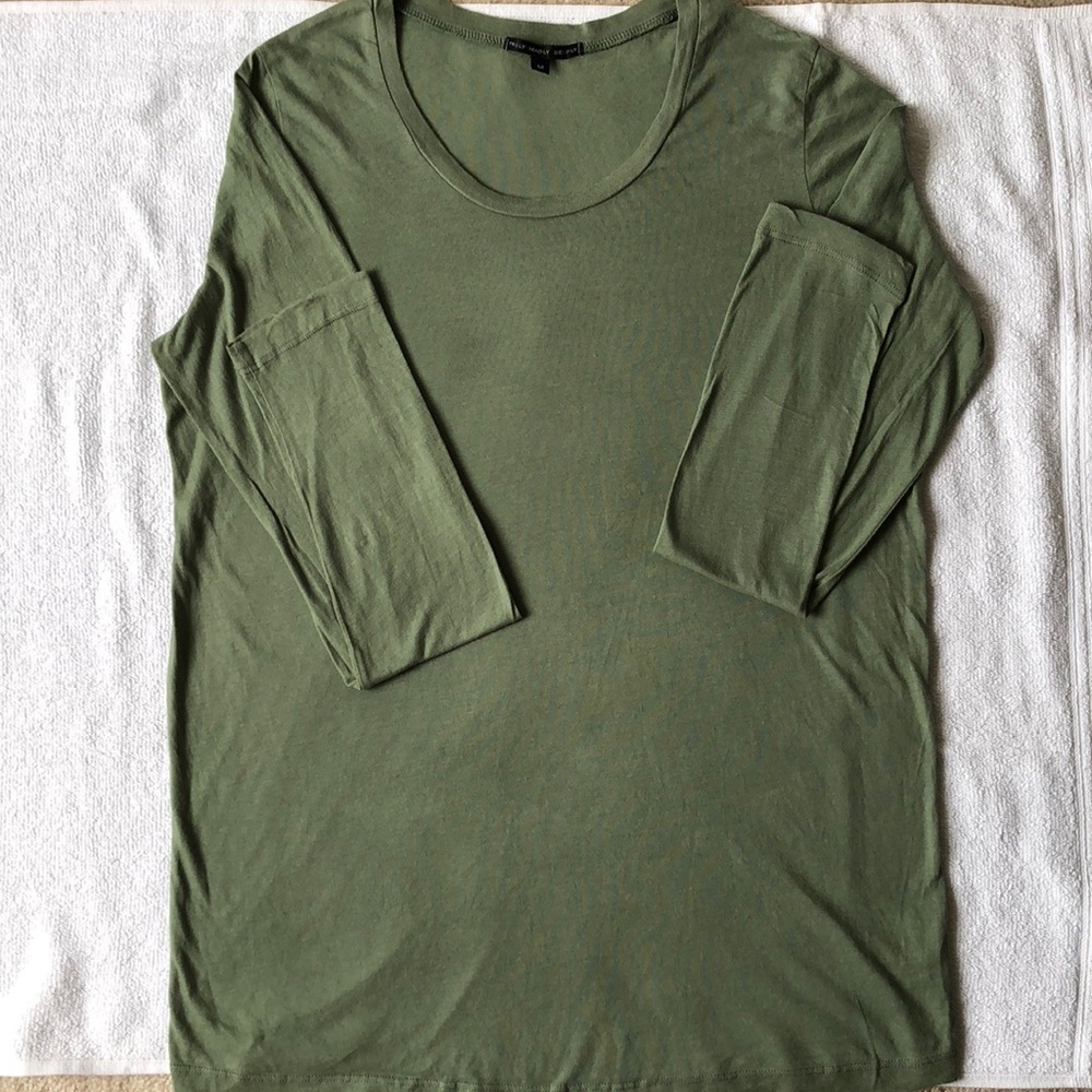 Urban Outfitters pale olive long sleeve tee!💚🍁